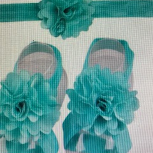 Floral barefoot sandal newborn to 6 mos - Picture 2 of 2